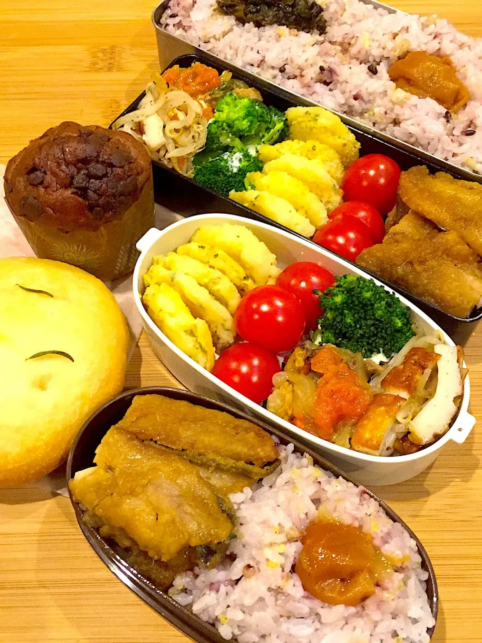 11/27の娘ちゃん&息子くん弁当🍱
息子くん車内用朝ごぱん🥯
 #弁当  #あさごぱん|ままみさん