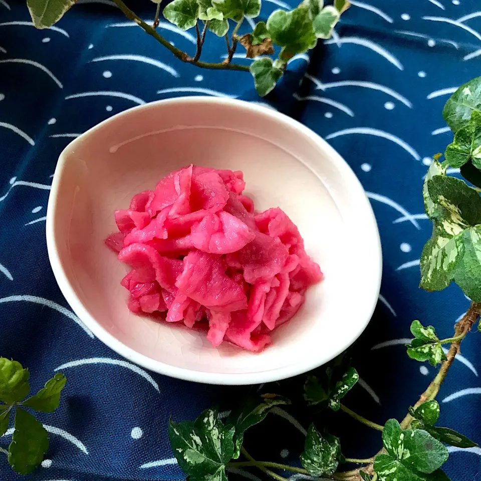 🍚🥢今日のお漬物は 煮物用に戻した切り干し大根の ついで漬け。いつもハリハリ漬けじゃ芸なしだから 自家製梅酢で しば漬け風🍚🥢|Hollyさん