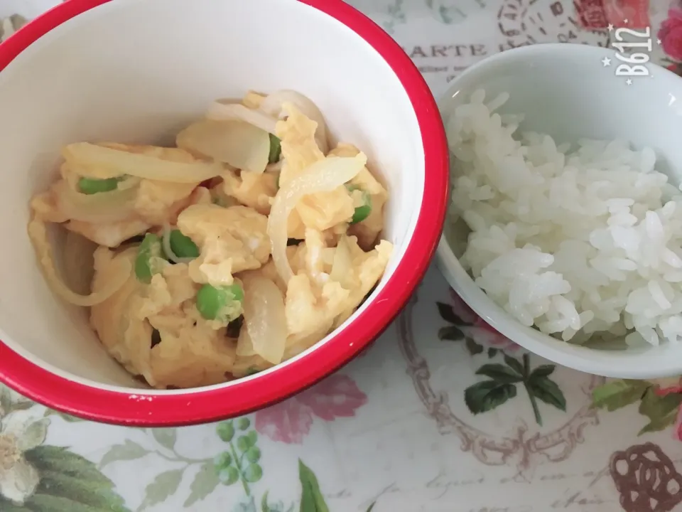 枝豆とカニカマと玉ねぎの卵とじ🥚|Hiromi Okamotoさん