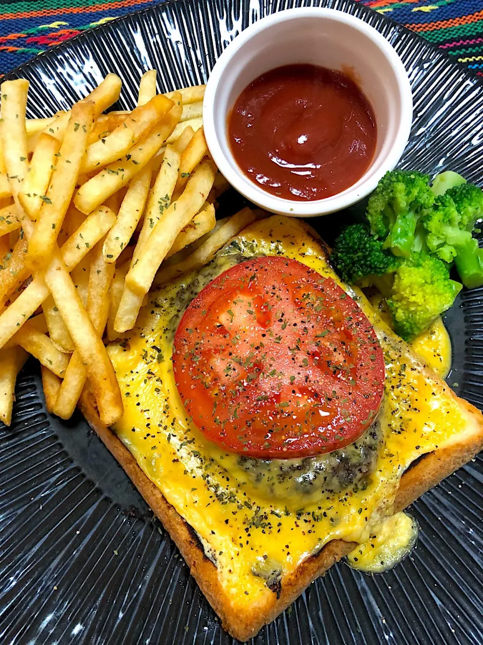 Lunch 2018/11/27 #オープンチーズハンバーガー|LeBさん