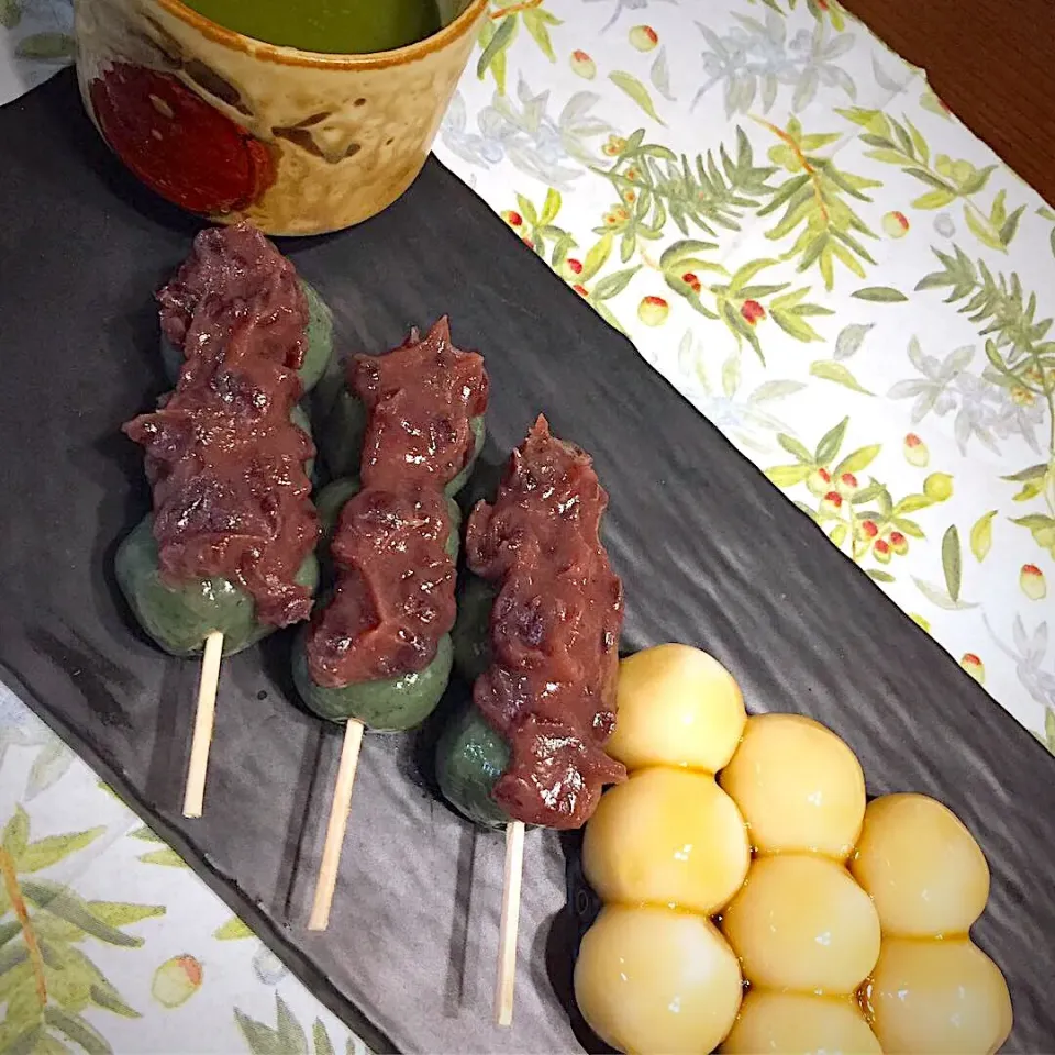 Snapdishの料理写真:今日は、お団子でおやつ🍡|みっこちゃんさん