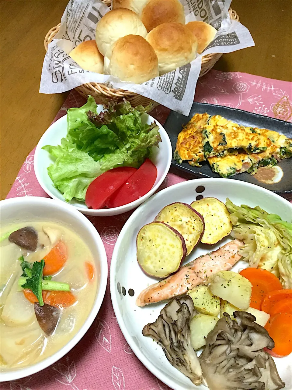 Snapdishの料理写真:今日の晩御飯2018.11.27

鮭と野菜のオーブン焼き
かぶのW豆乳スープ
ベーコンほうれん草チーズオムレツ|くっきいママさん