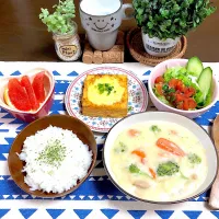 厚揚げの味噌マヨチーズ🧀焼き、クリームシチュー、ざく切りトマト🍅のシソドレサラダ|sakikoさん