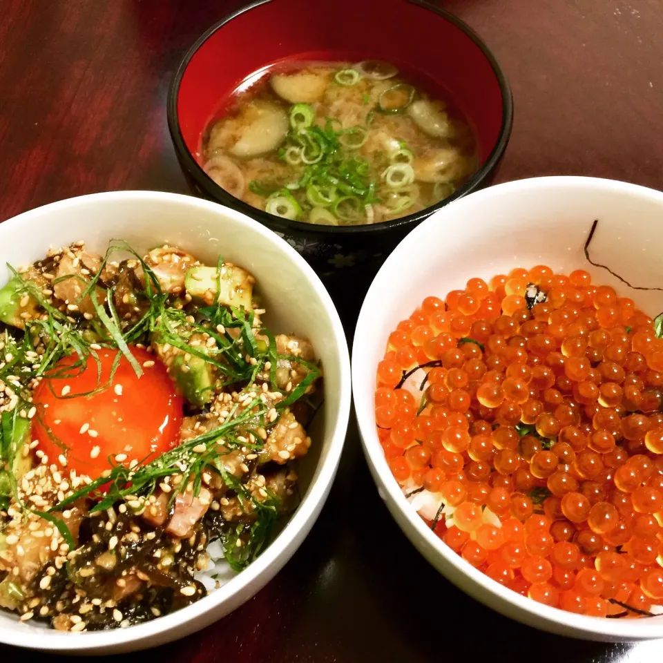 Snapdishの料理写真:ブリとアボカドの漬け丼といくら丼♡|さとぽんさん