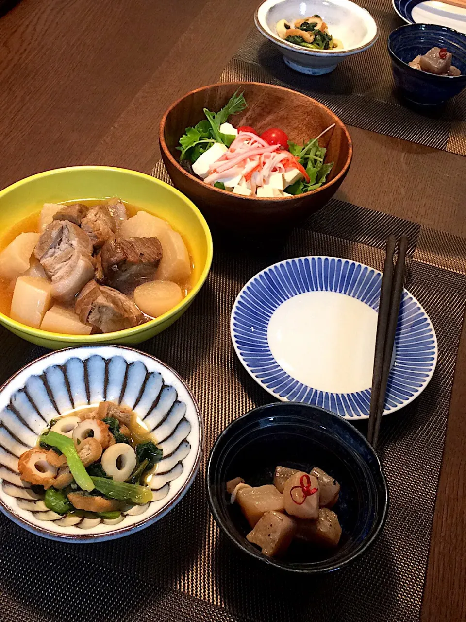 豚バラ大根の煮物
こんにゃくのにんにく炒め
小松菜とちくわのお浸し 柚子胡椒味|モスグリーンさん