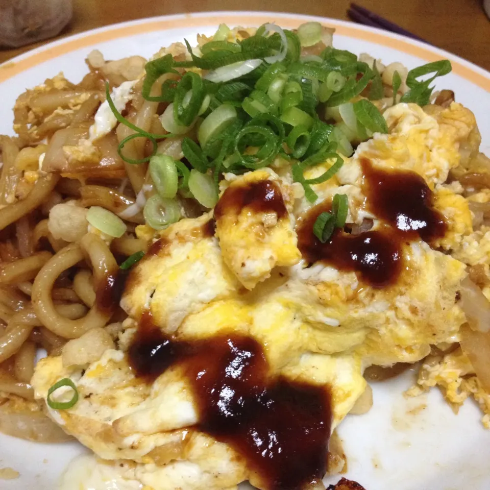 超雑な焼きうどん🍀冷蔵庫の掃除にね〜🤗💕カープソースもやっぱり美味しい😍|まいりさん