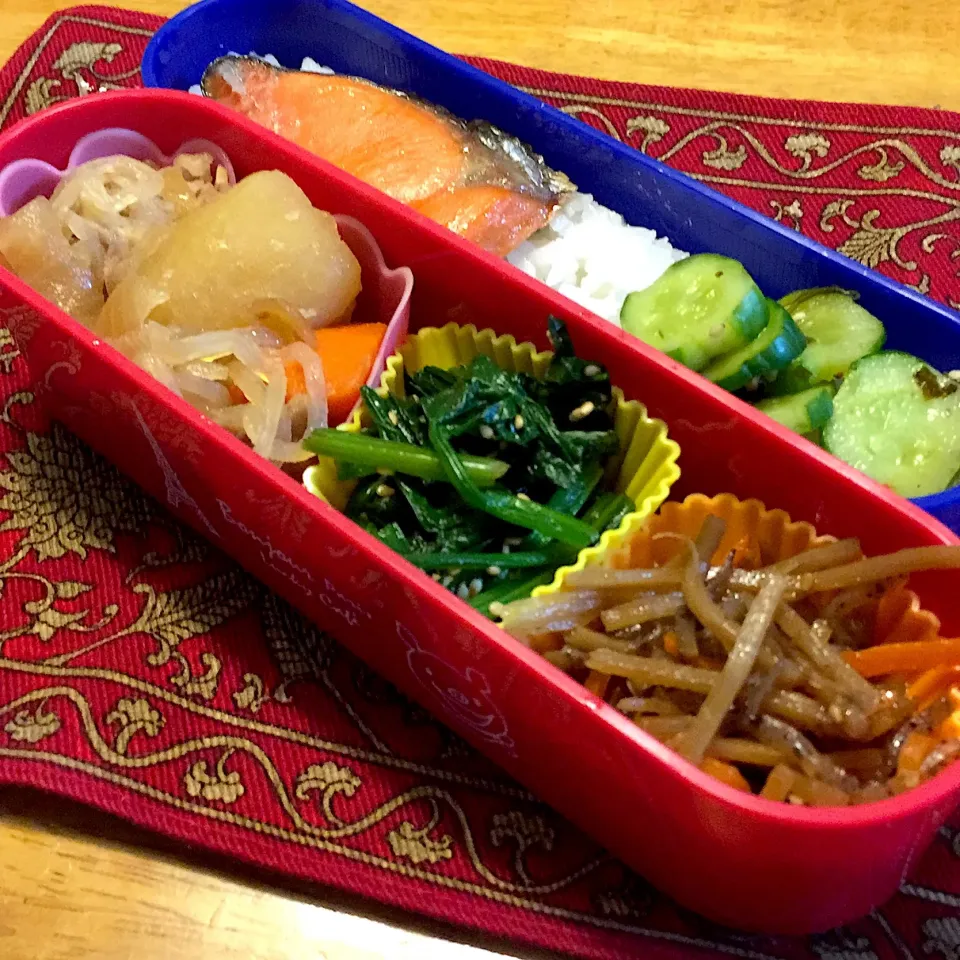 きんぴら牛蒡と、ほうれん草の胡麻和えと、肉じゃがと、焼き鮭弁当|もえさん