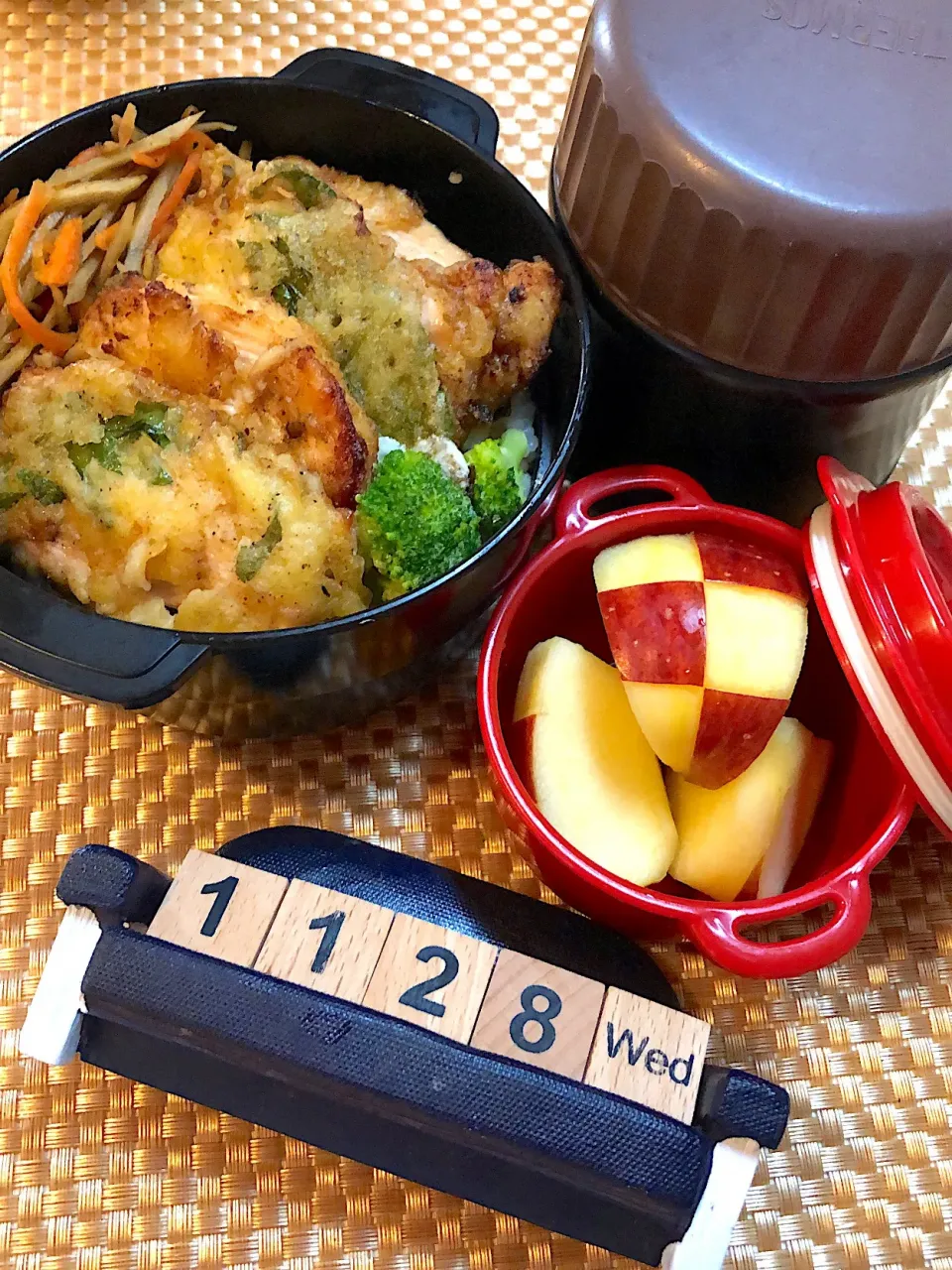 Snapdishの料理写真:鶏天丼弁当☆11/28 #中学生男子弁当|yu-co☆さん