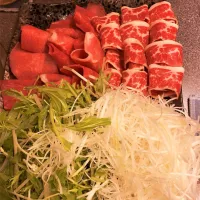 Snapdishの料理写真:馬肉しゃぶしゃぶです。|ヨウイチロウさん