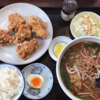 Snapdishの料理写真:唐揚げと台湾味噌ラーメン
#可児#ランチ|shuheiさん