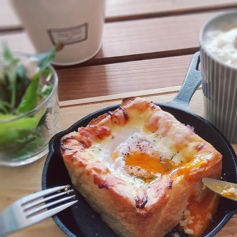 玉子とろーり♪厚切り食パン＊ベーコンチーズエッグトースト|sayakaさん