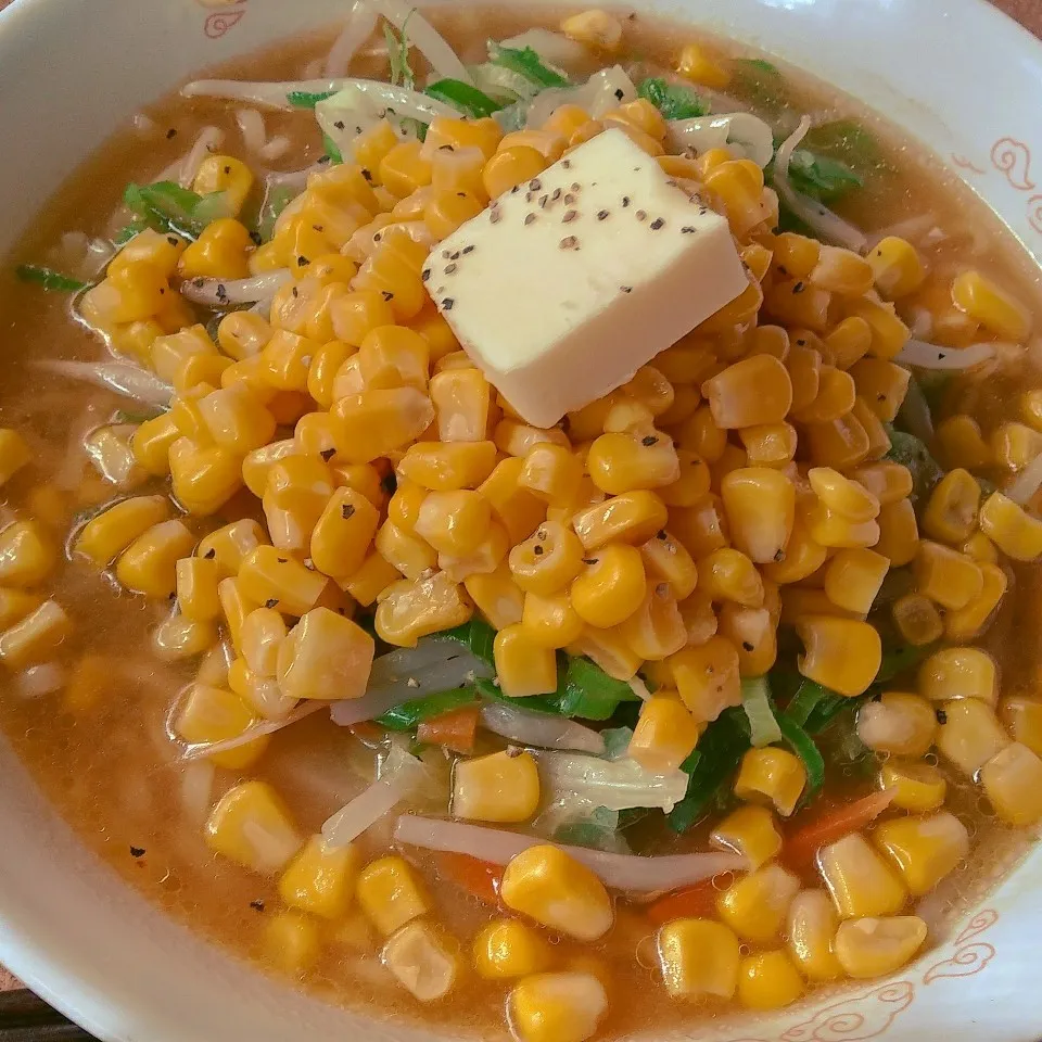 Snapdishの料理写真:たっぷりコーン＊バター味噌ラーメン＊|sayakaさん