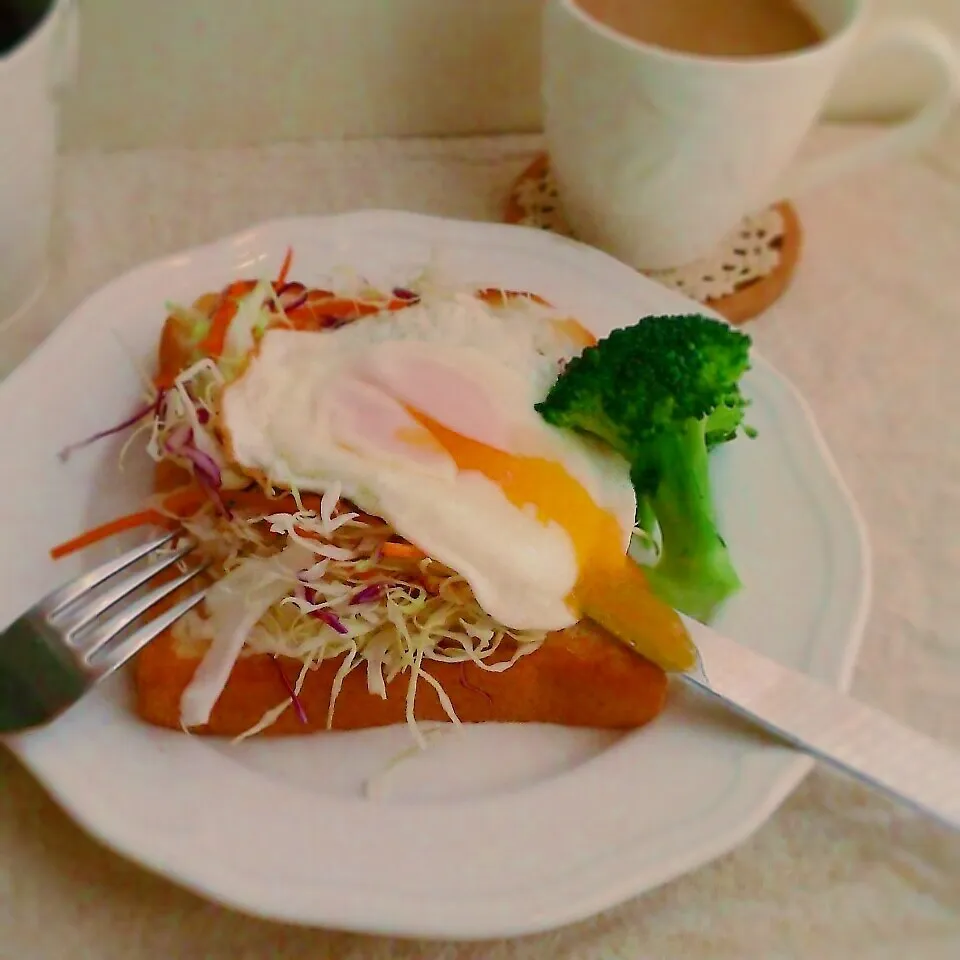 ＊黄身がとろーり♪キャベツと半熟目玉焼きトースト＊|sayakaさん