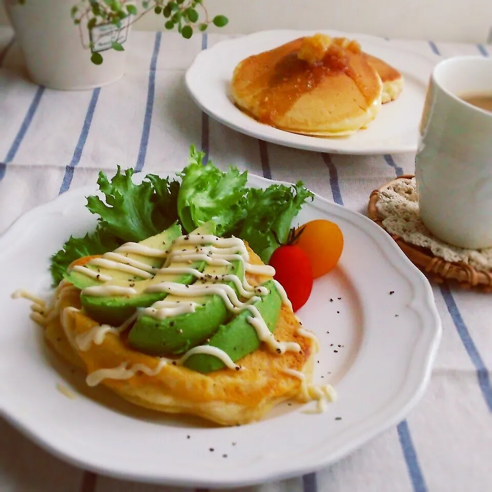 Snapdishの料理写真:お食事系パンケーキ＊カリカリチーズ&アボカド|sayakaさん