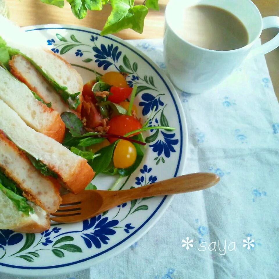 コロッケサンドで簡単お昼ごはん♪|sayakaさん