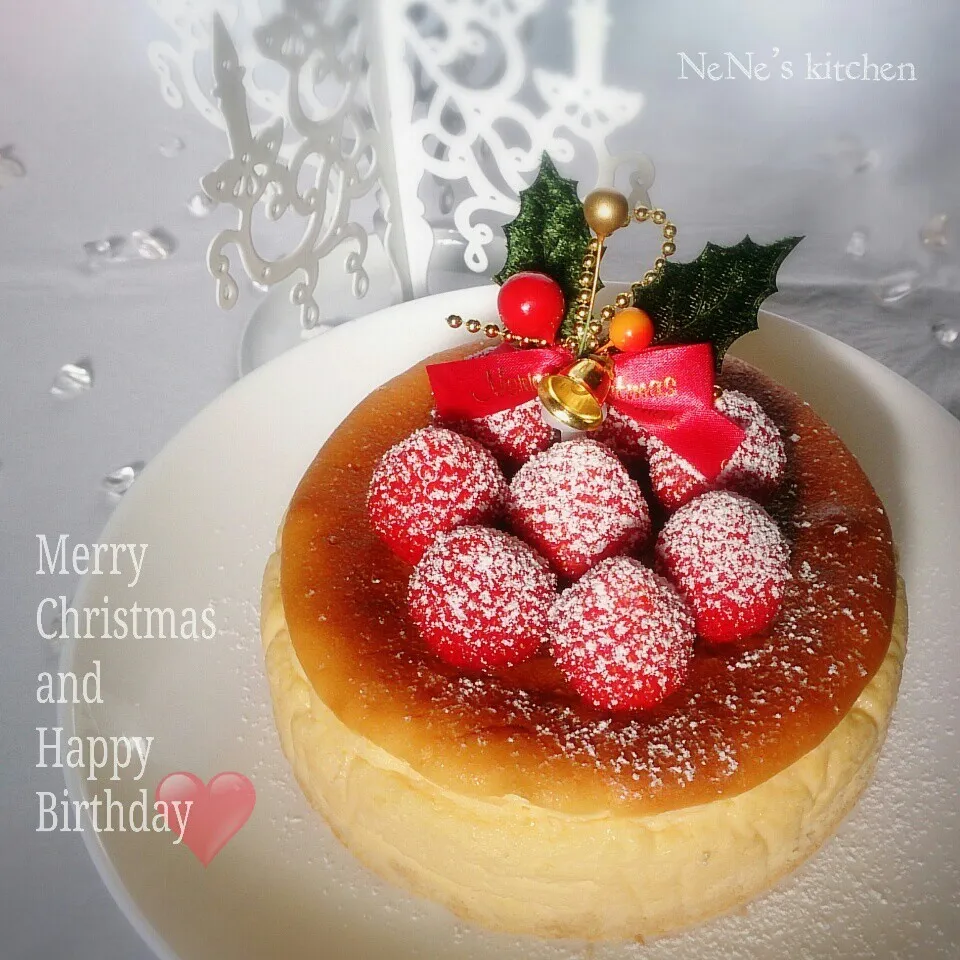 Snapdishの料理写真:クリスマスケーキは湯煎焼きのチーズケーキ|NeNeさん