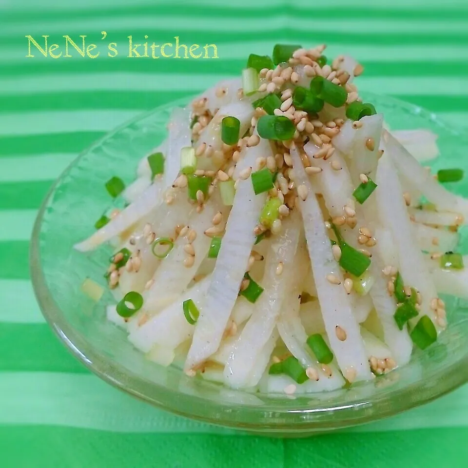 胡麻香るｼｬｷｼｬｷ大根のおつまみサラダ|NeNeさん