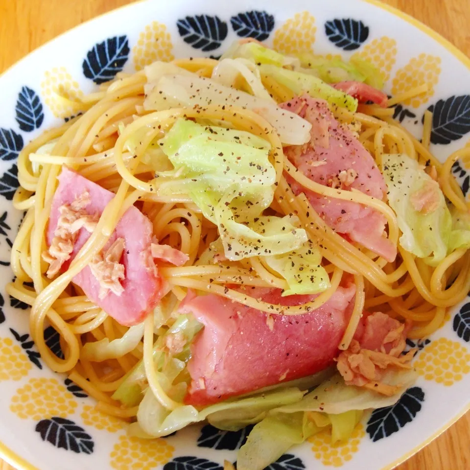 キャベツとベーコンのにんにく醤油パスタ🍝|Daikiさん