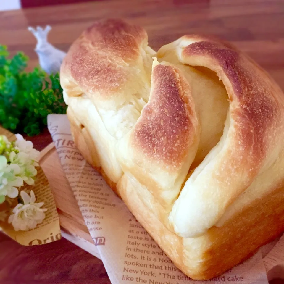 Snapdishの料理写真:マリンちゃんのデニィッシュ風食パン♪|rinrinさん