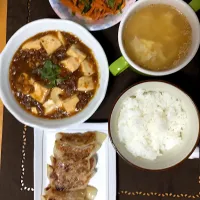 麻婆豆腐、餃子、ほうれん草と人参ナムル、卵スープ|みさきさん