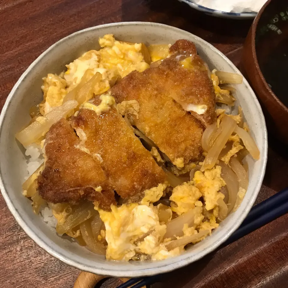 Snapdishの料理写真:2018.11.27 (火) 晩御飯はカツ丼|あっきーよさん