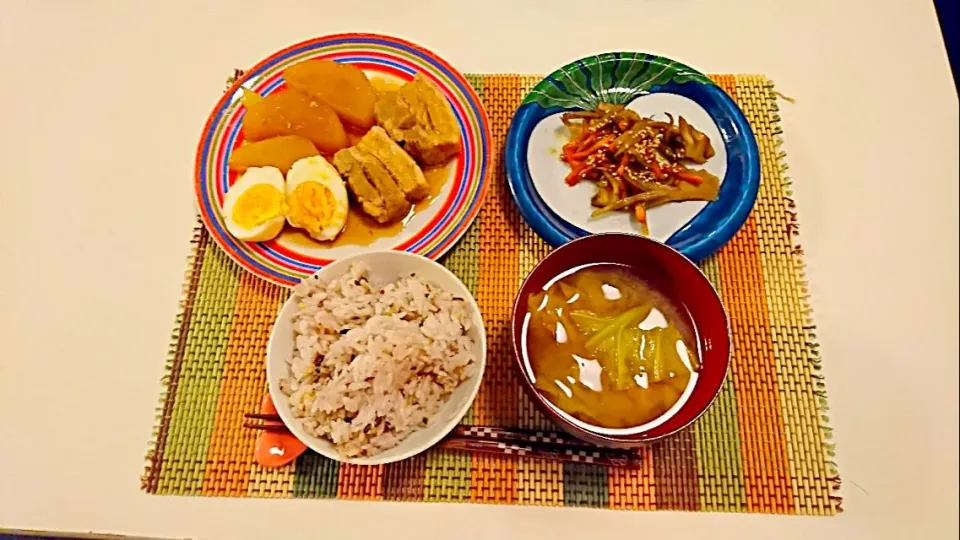 Snapdishの料理写真:今日の夕食 SDモニター☆甘酒使用の豚肉の角煮、舞茸入りきんぴら、雑穀米、キャベツの味噌汁|pinknari🐰🌈さん