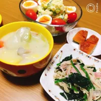 Snapdishの料理写真:白菜シチュー/ポテサラ/ほうれん草のソテー|arisaさん