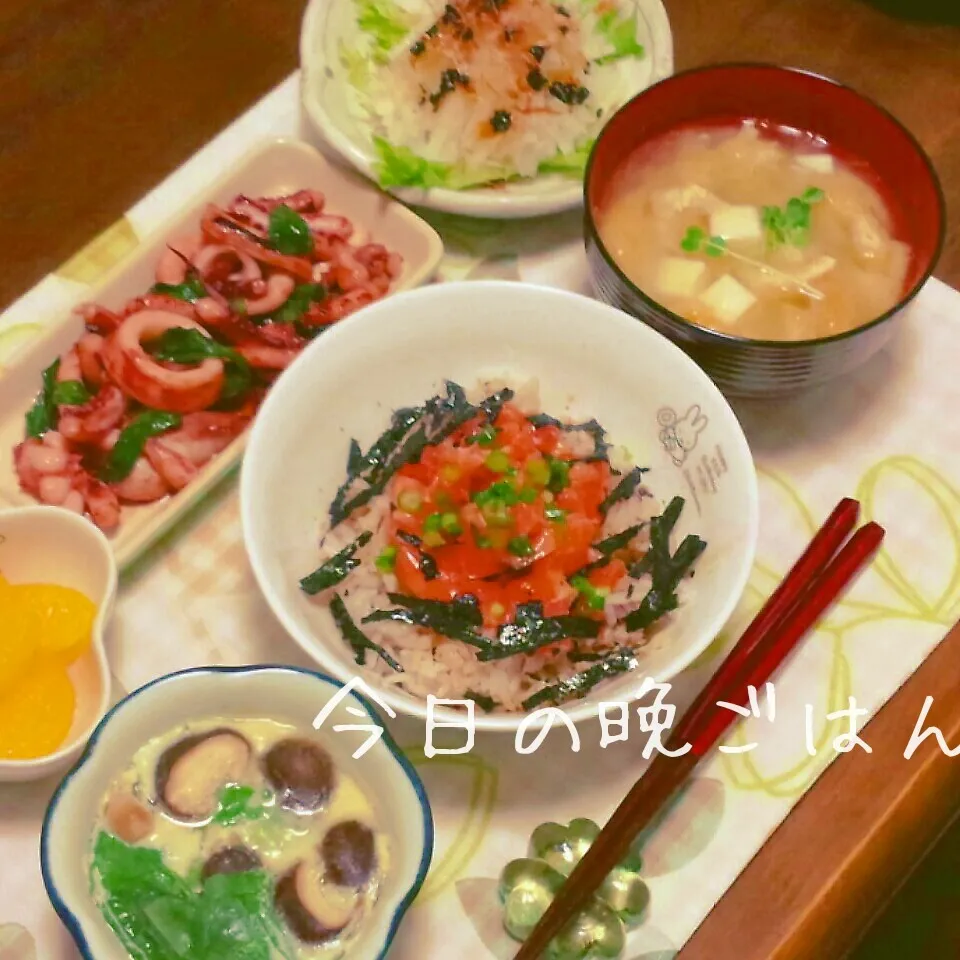 Snapdishの料理写真:サーモンたたき丼|かおりんさん