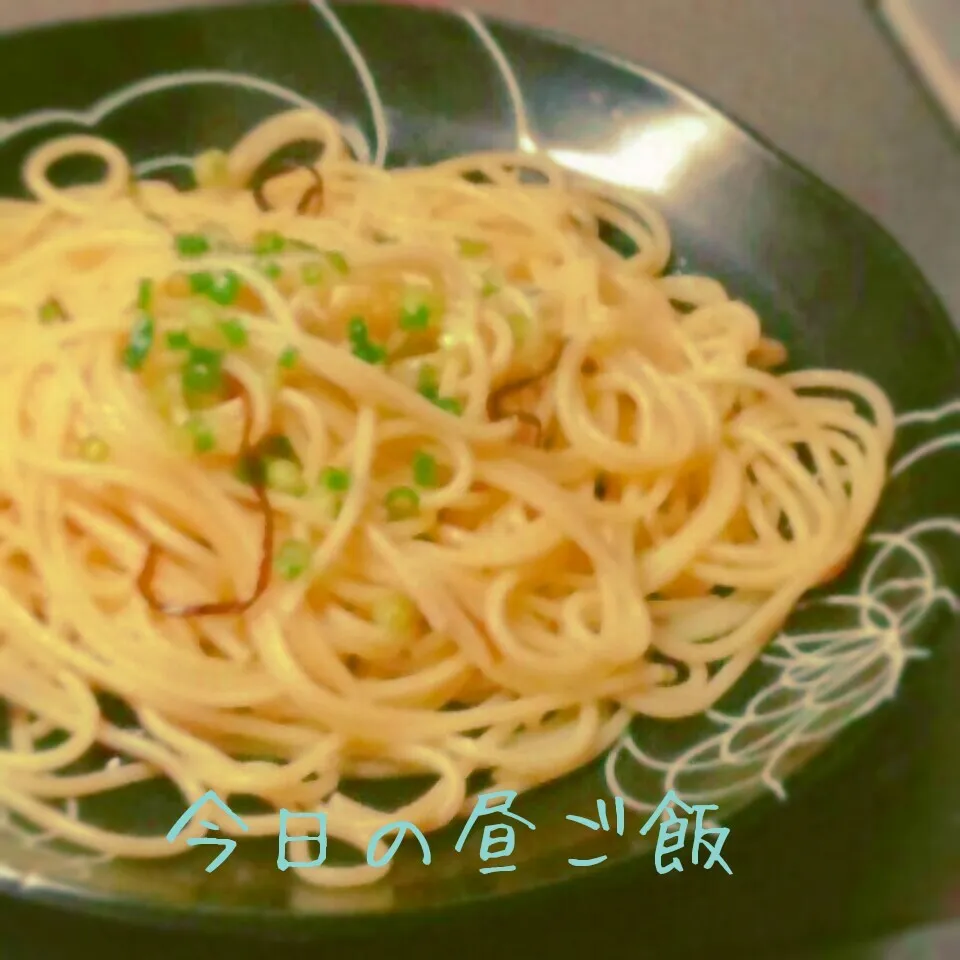 Snapdishの料理写真:梅と塩昆布のパスタ|かおりんさん