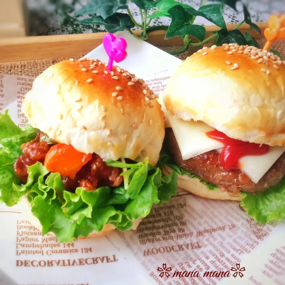 からちゃん1000投稿❤️酢鶏バーガーでお祝い！|まなまな♡さん