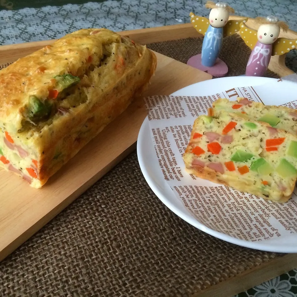 Snapdishの料理写真:kanachi★さんの野菜たっぷりケークサレ♪|まなまな♡さん