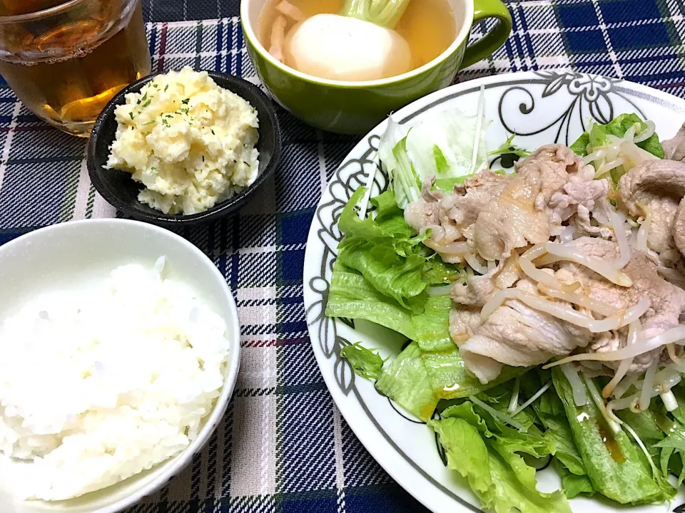 ◎今夜の献立◎
・豚しゃぶサラダ
・かぶの丸ごとスープ
・ポテトサラダクリチ入り|ちぐあささん