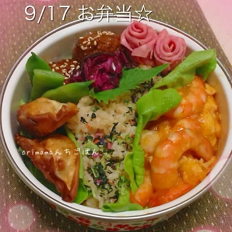 海老もゴロゴロ海老チリと肉団子、揚げ餃子の中華弁当☆|chouchouさん