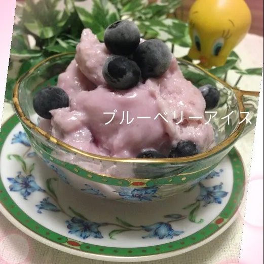 Snapdishの料理写真:ブルーベリーのシロップ漬けでブルーベリーヨーグルトアイス♡|chouchouさん