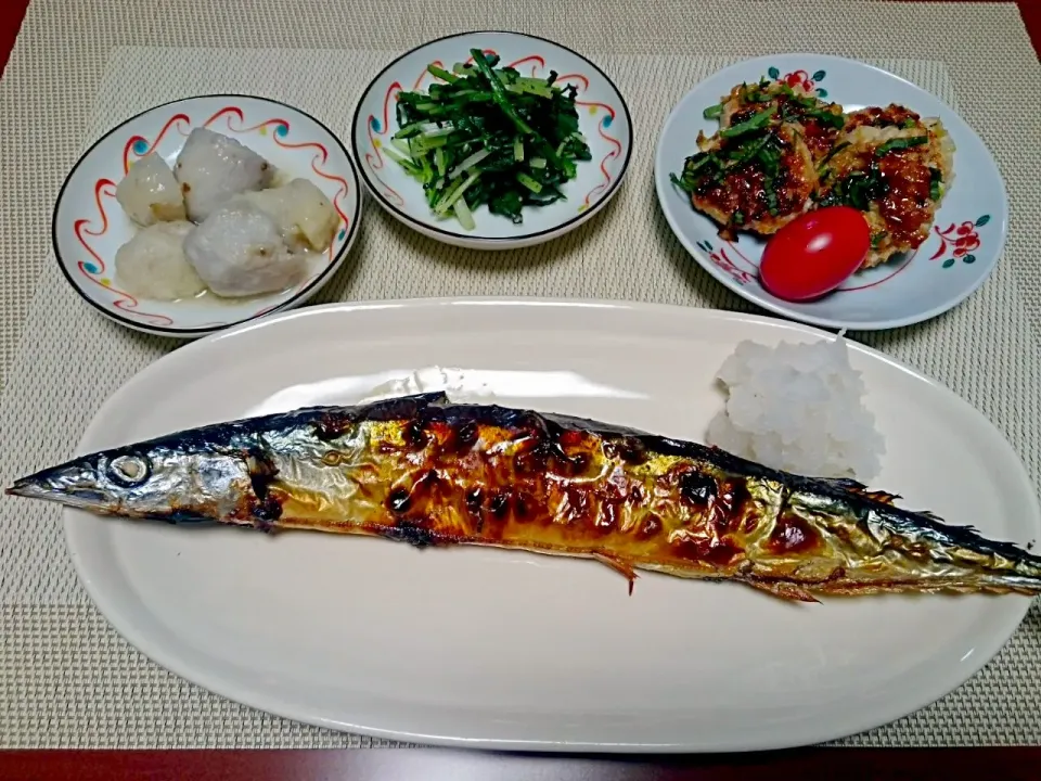 ☆今日の晩ごはん☆  さんまの塩焼き  小芋煮  水菜のごま和え   レンコンつくね|hamamaさん