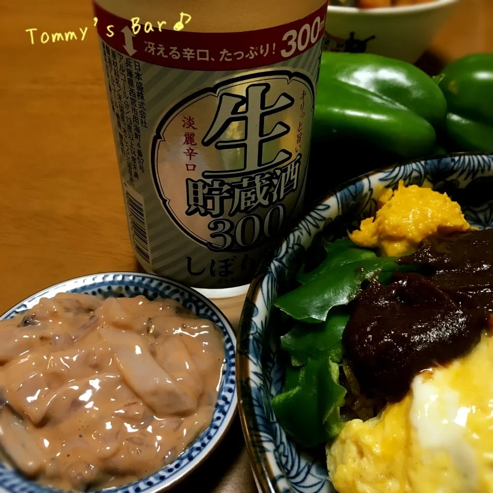 Snapdishの料理写真:イカの塩辛とオムカレーな夕飯♪|とみとみたろうの男子ごはん♪さん