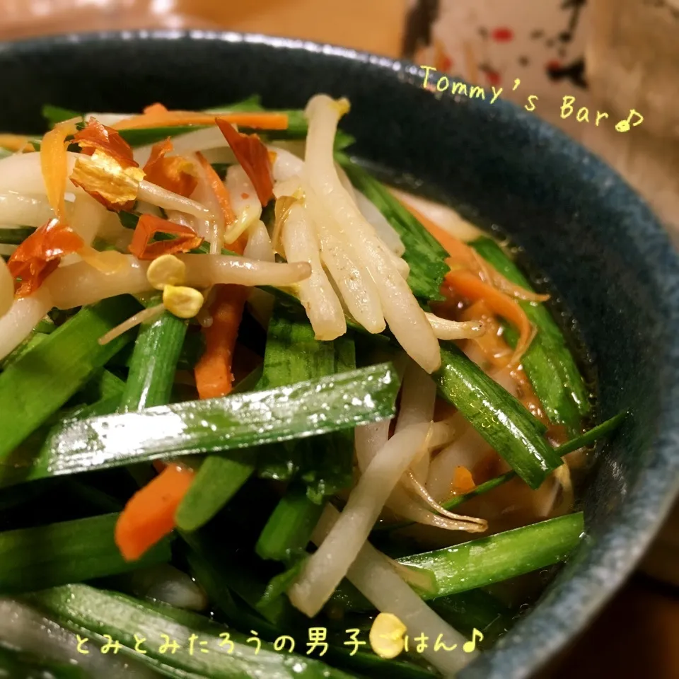 【ニラ❌唐辛子】庭のニラ増し！旨辛しな味噌ラーメン♪|とみとみたろうの男子ごはん♪さん