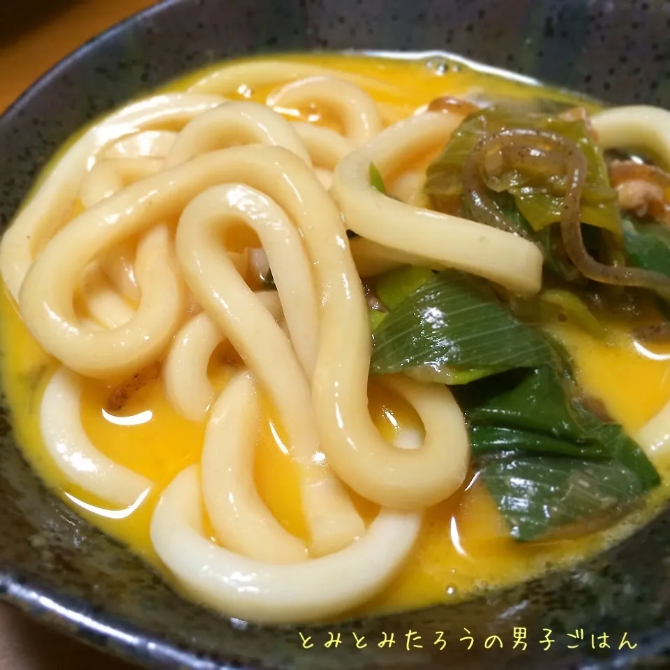 すき焼きうどんを生卵にドボン♪|とみとみたろうの男子ごはん♪さん