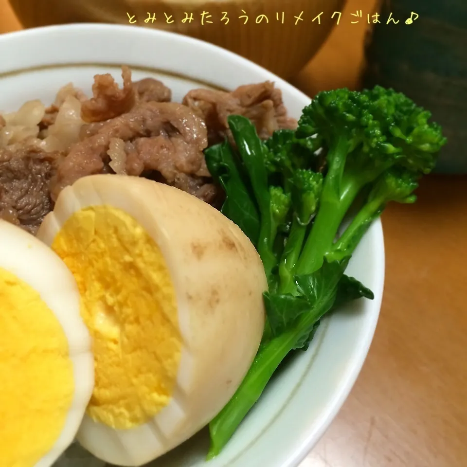 おまけな茎ブロッコリ添え！牛肉と煮卵丼♪|とみとみたろうの男子ごはん♪さん