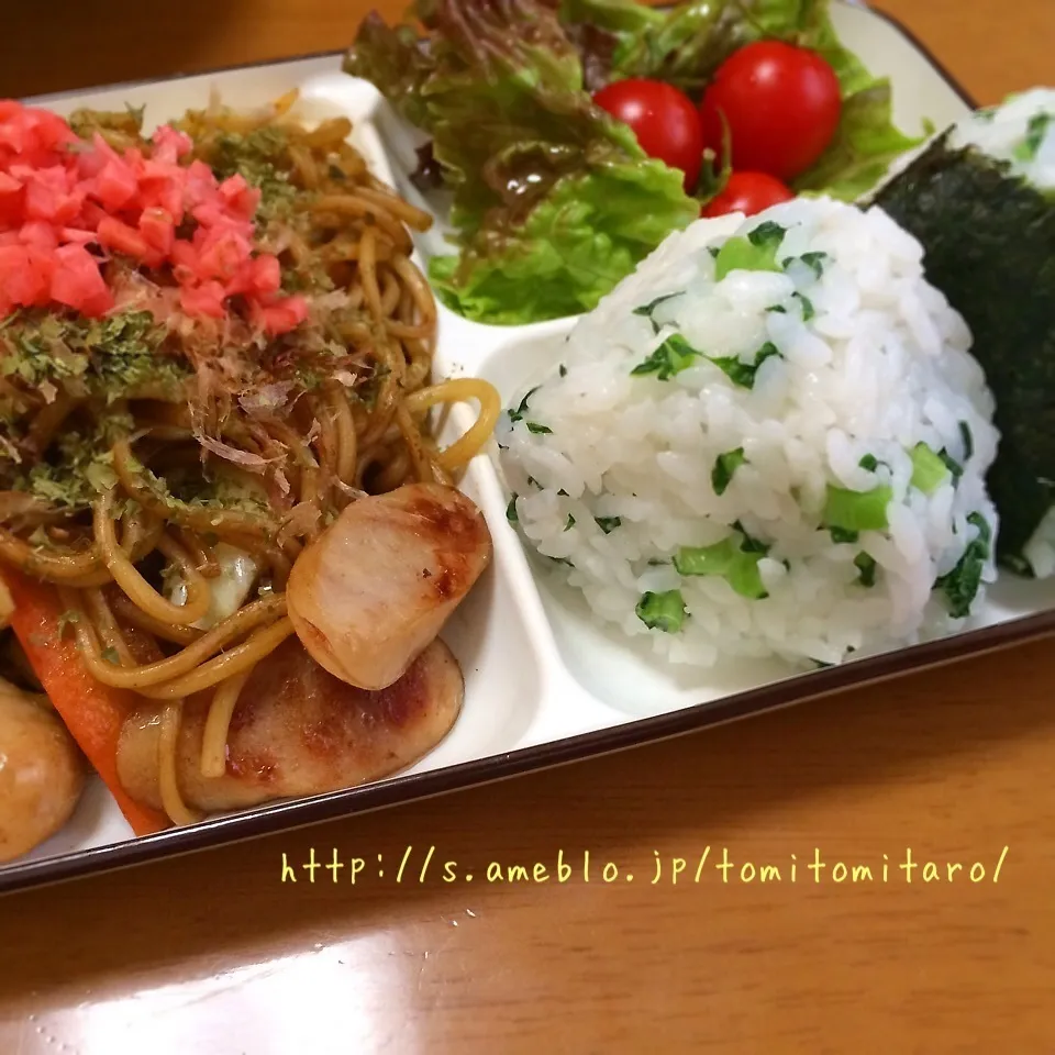 菜飯お握りと焼きそばのお昼ゴハン♪|とみとみたろうの男子ごはん♪さん