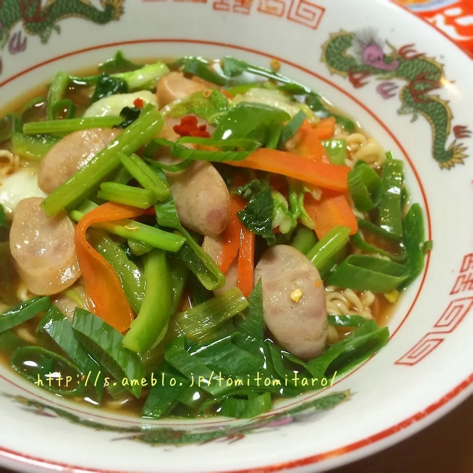 鷹の爪と野菜タップリな！味噌ラーメン♪|とみとみたろうの男子ごはん♪さん