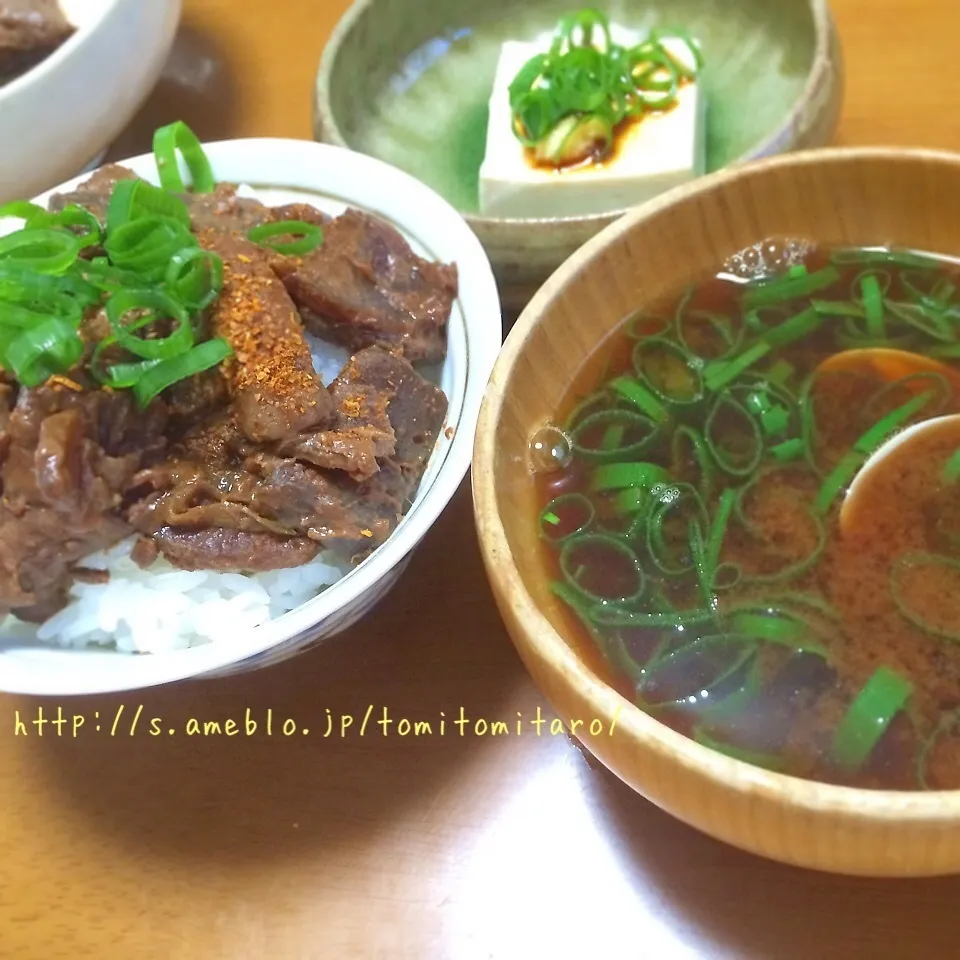 ざ！名古屋めし！どて丼と赤味噌のあさり味噌汁♪|とみとみたろうの男子ごはん♪さん