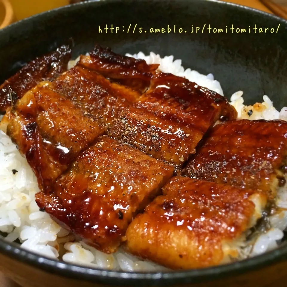 Snapdishの料理写真:土用の丑の日の鰻丼♪|とみとみたろうの男子ごはん♪さん