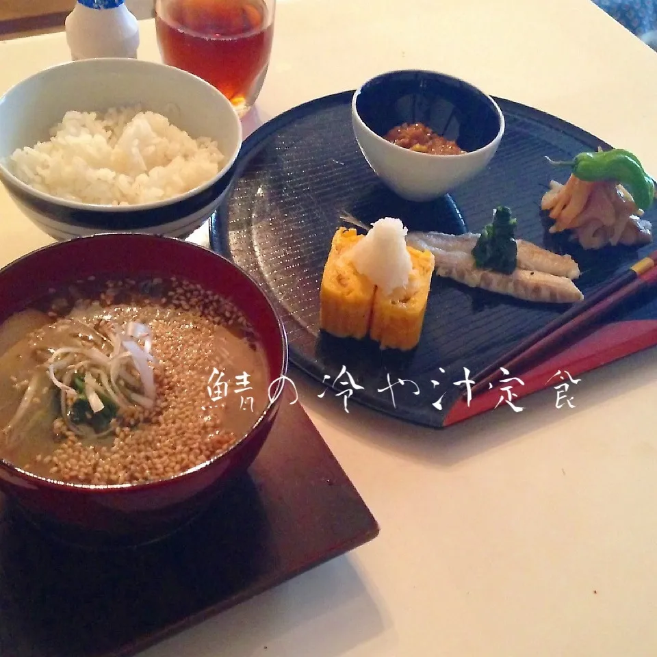 Snapdishの料理写真:休日の朝ごはん〜鯖の冷や汁定食〜|mamaroaさん