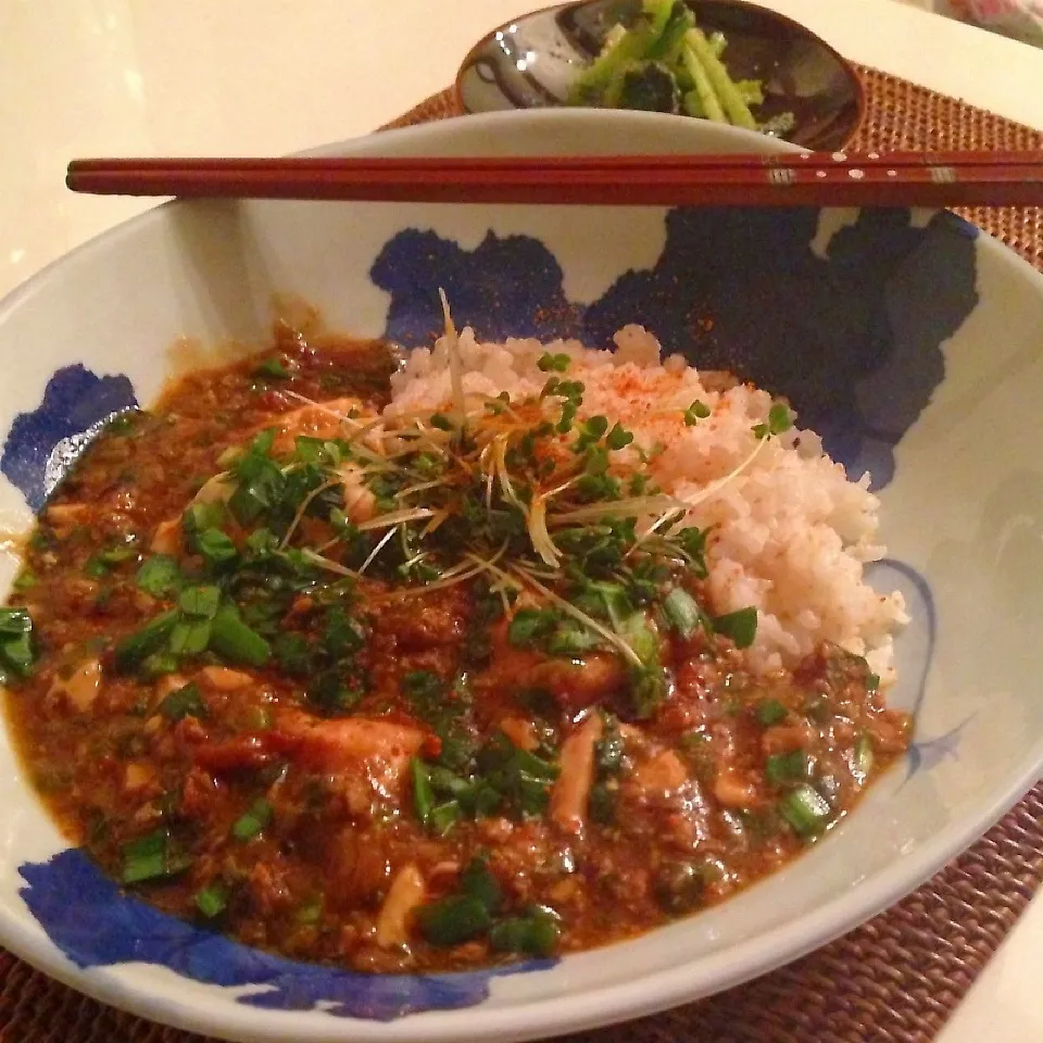 Snapdishの料理写真:餃子の残りで麻婆豆腐丼|mamaroaさん