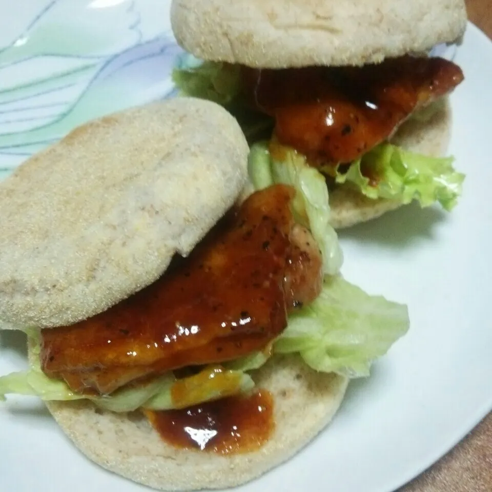 Snapdishの料理写真:照り焼きチキンバーガー|ひろにぃさん