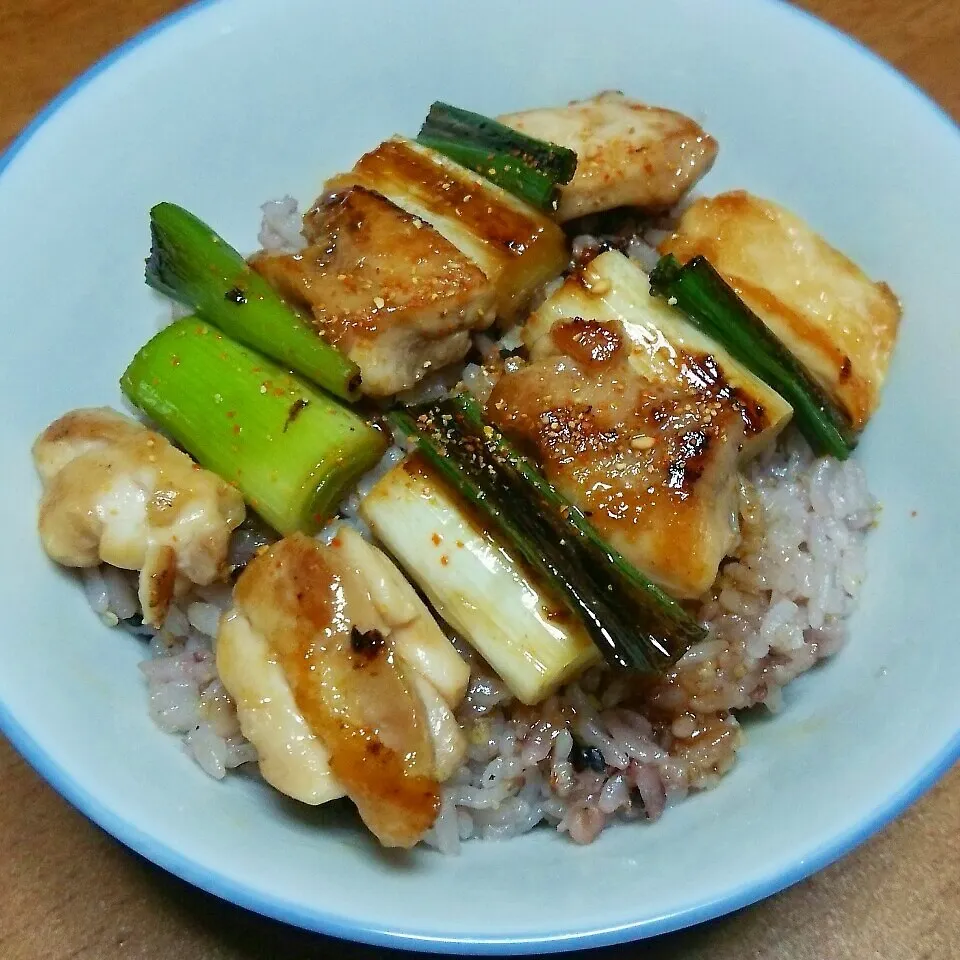 Snapdishの料理写真:焼鳥丼|ひろにぃさん