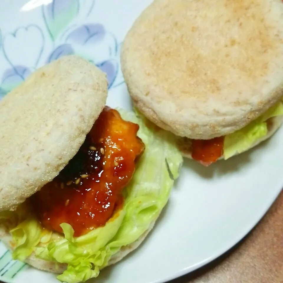 ヤンニョムチキンバーガー|ひろにぃさん