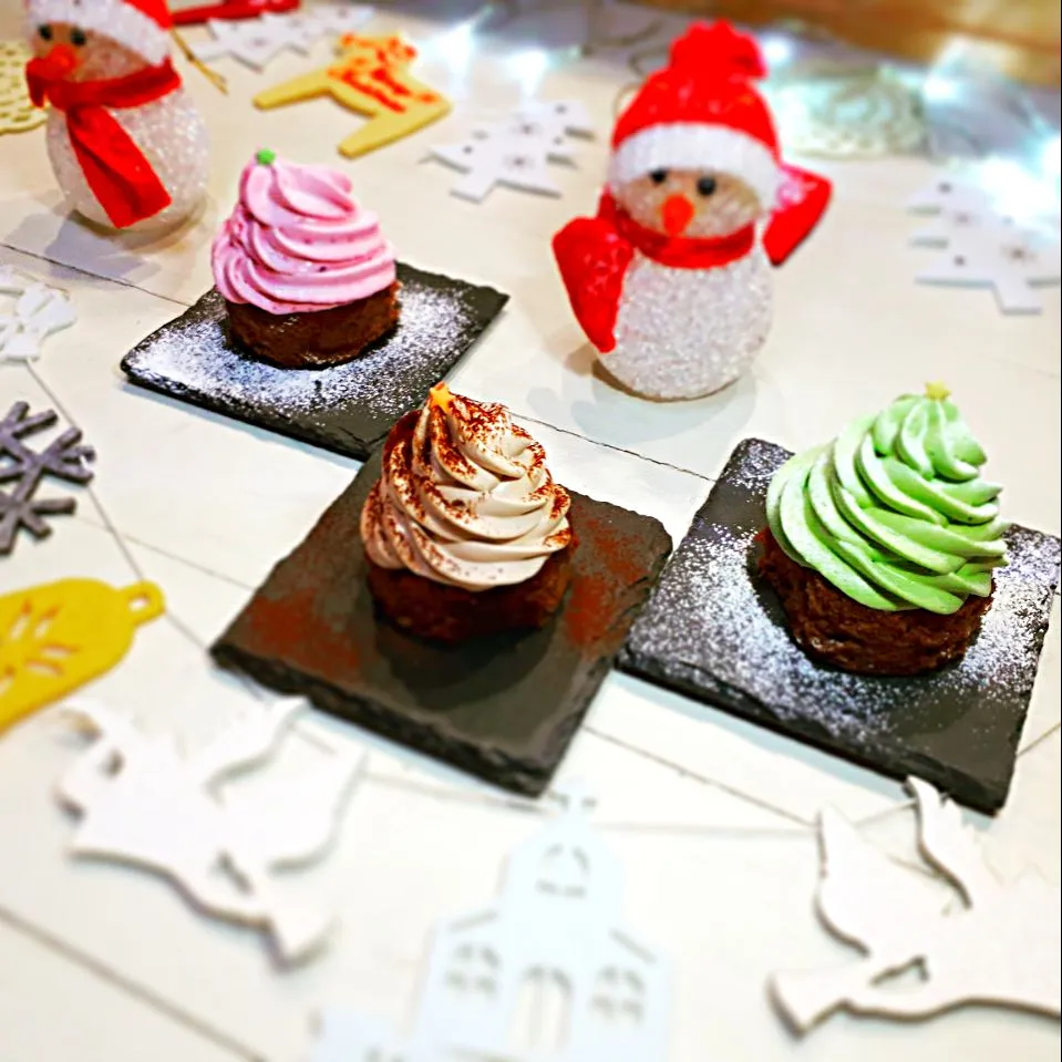 #クリスマス #プチケーキ #ミニケーキ #チョコクリーム #ベリークリーム #抹茶クリーム|mogmoさん