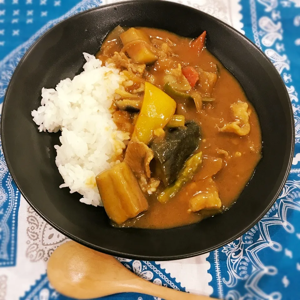 Snapdishの料理写真:夏野菜のカレー😋|mieさん